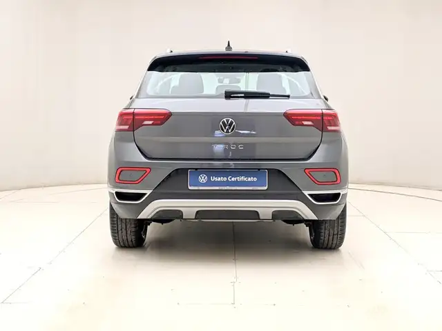 Volkswagen T-Roc view 5