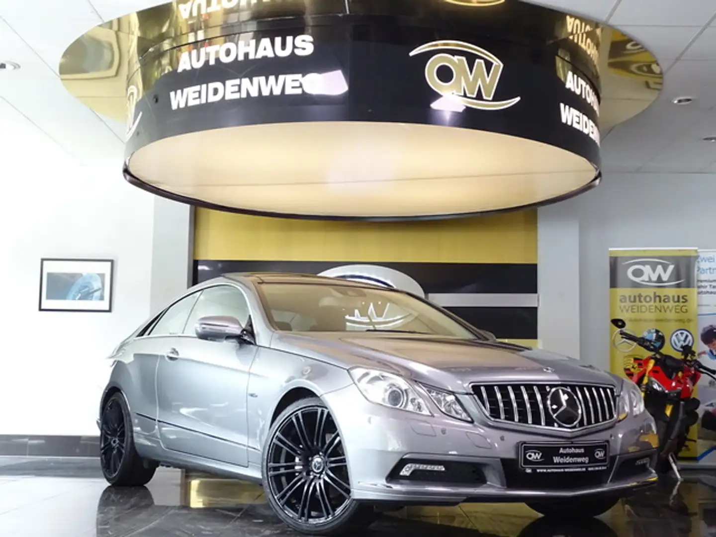 Mercedes-Benz E 250 CGI Coupe Pano Leder Navi Xenon PDC Distr Argent - 2