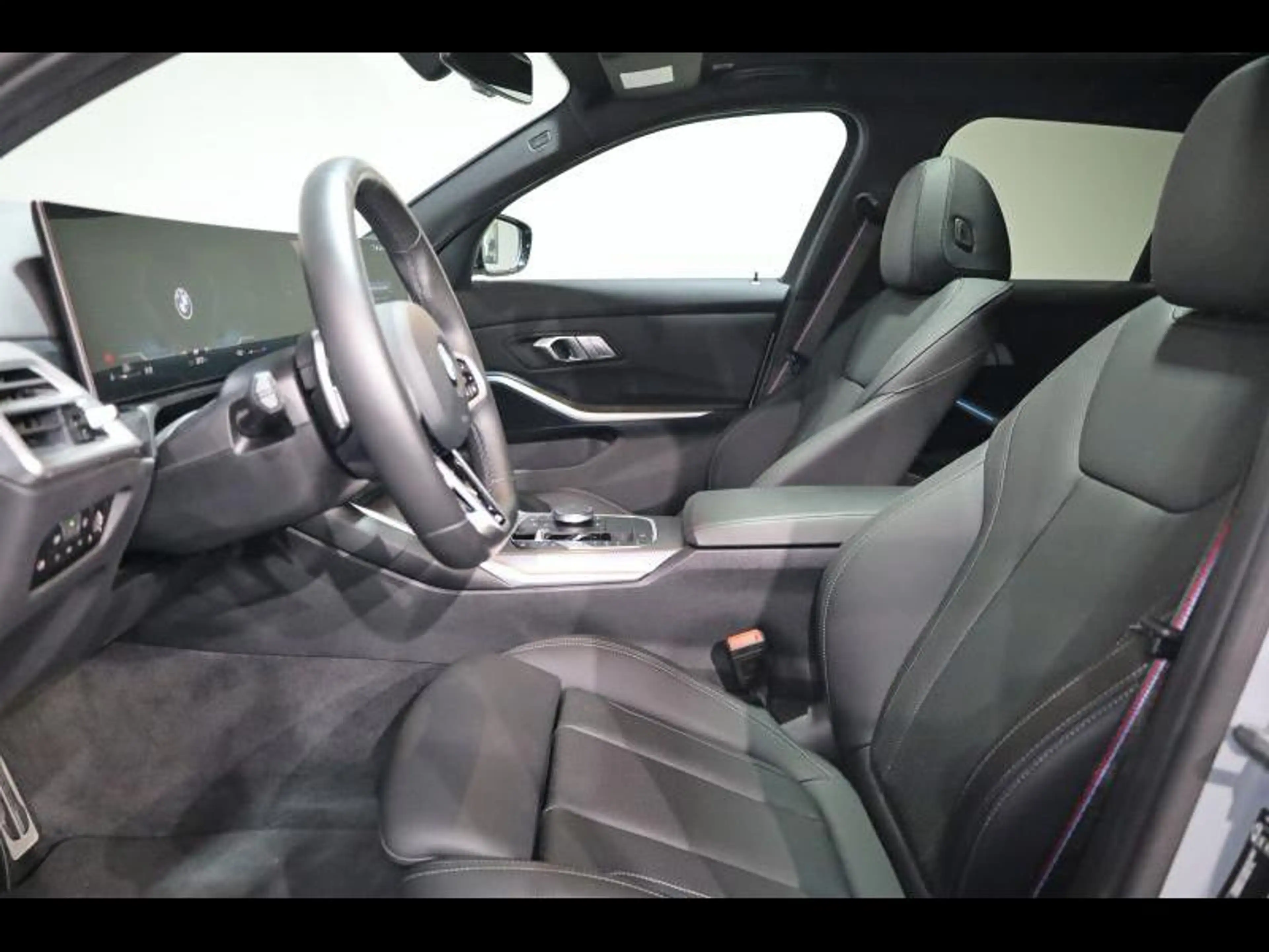 BMW 318 i Touring Kit M Sport — photo 9