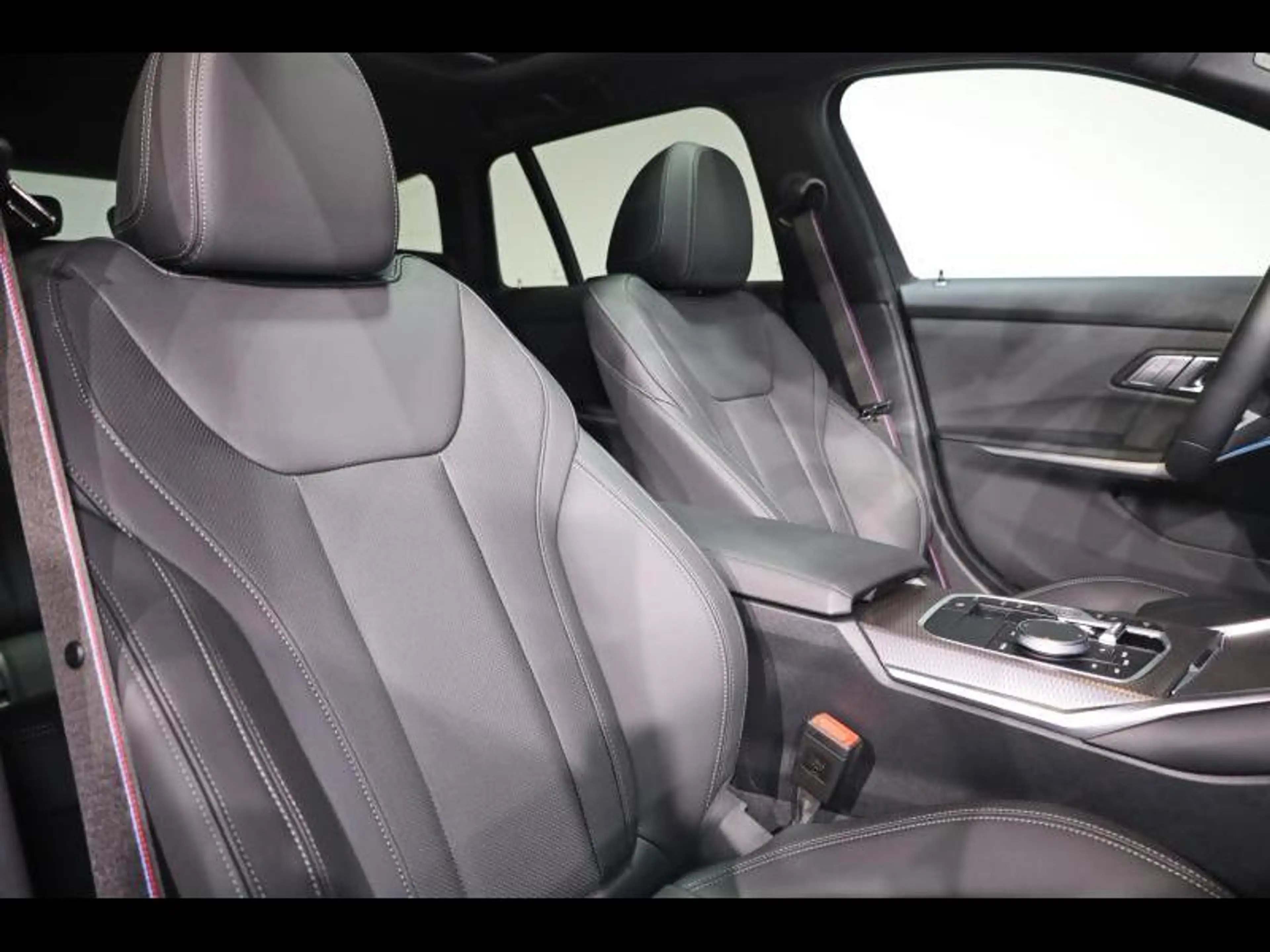 BMW 318 i Touring Kit M Sport — photo 11