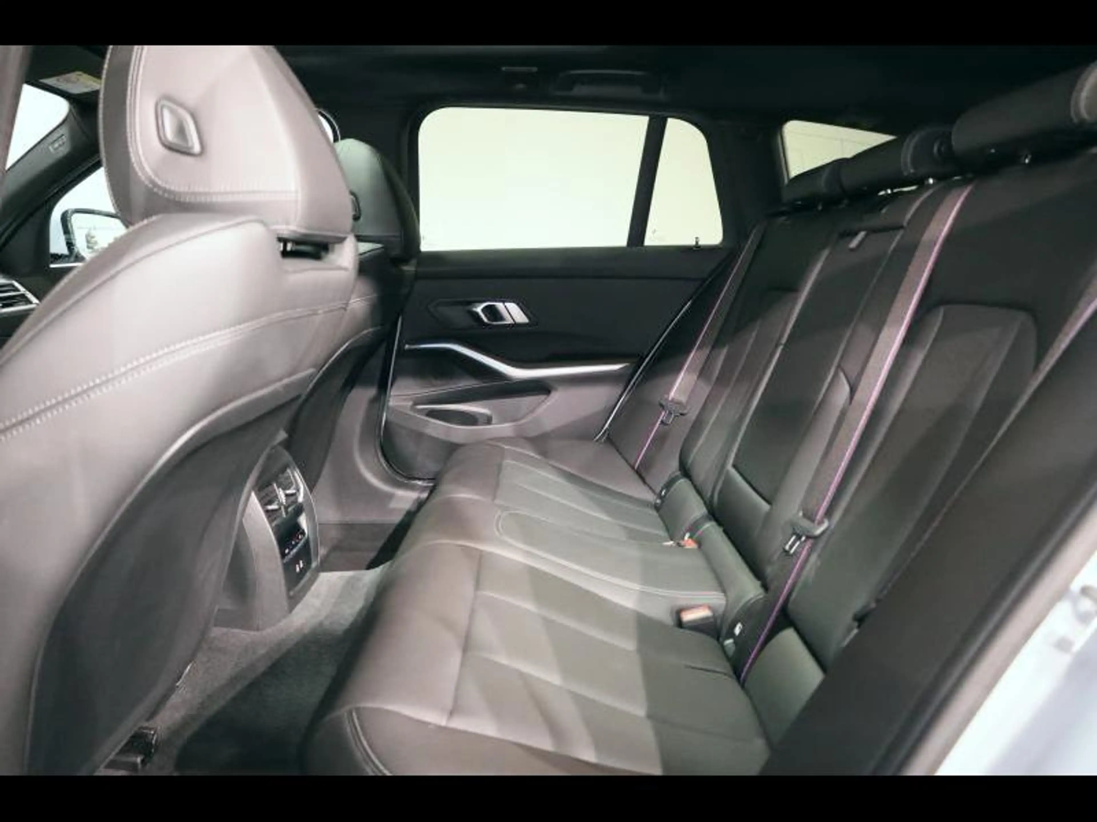 BMW 318 i Touring Kit M Sport — photo 10