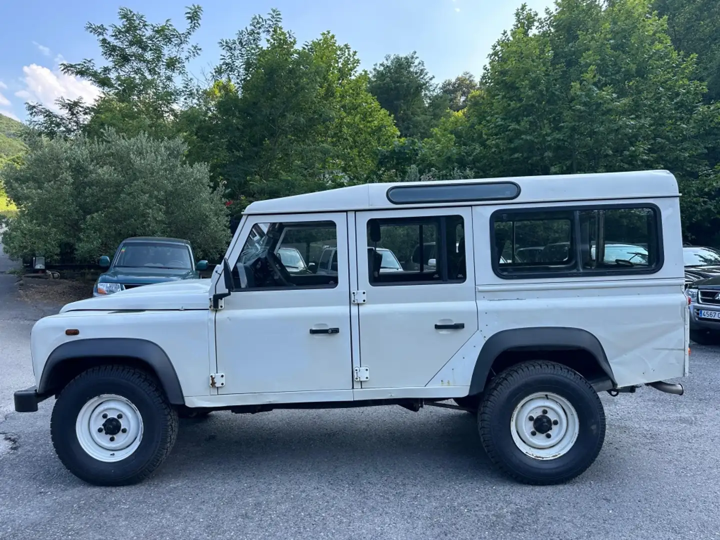 Land Rover Defender 110 SW E - 2