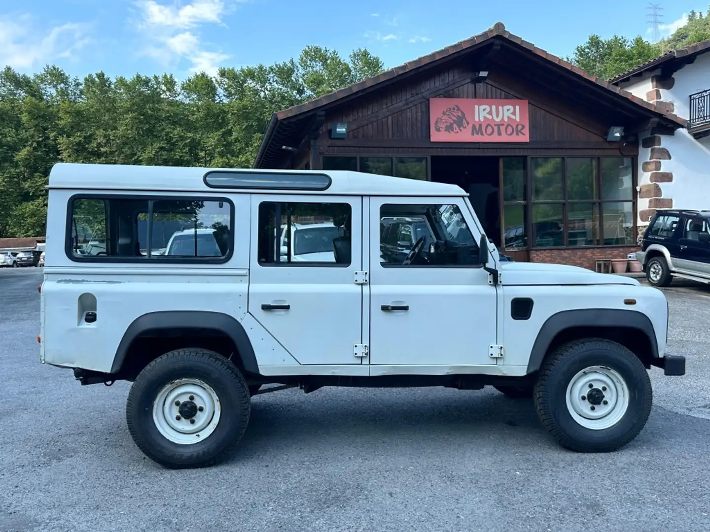 Land Rover Defender 110 SW E - 1