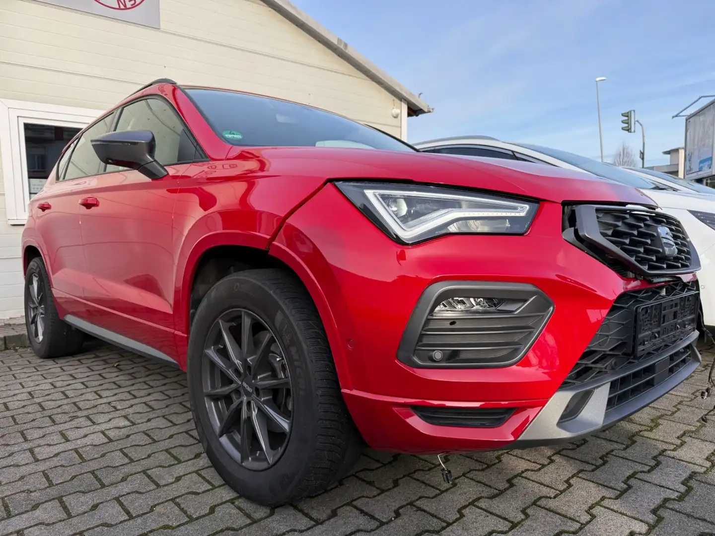 SEAT Ateca 1,5 TSI FR 110kW 150PS/AHK/NAVI/PANO/KAM Rot - 1