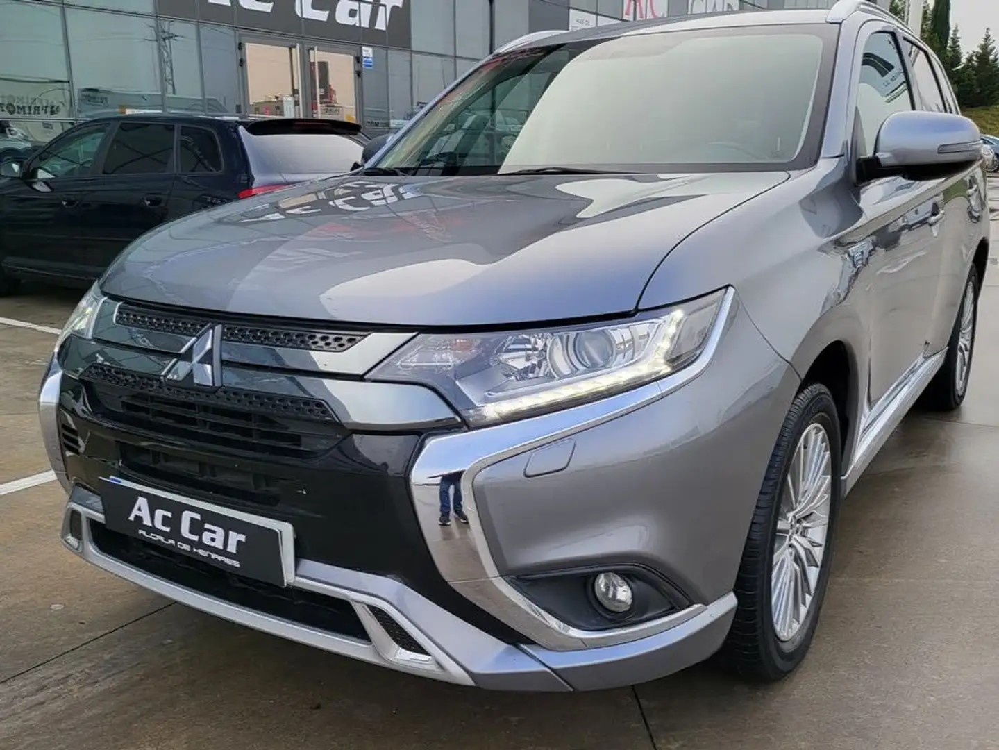Mitsubishi Outlander PHEV Motion 4WD Gris - 2