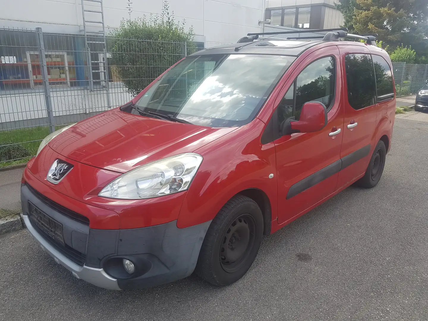 Peugeot Partner Partner Tepee Diesel Tepee HDi FAP 110 Outdoor Rojo - 1