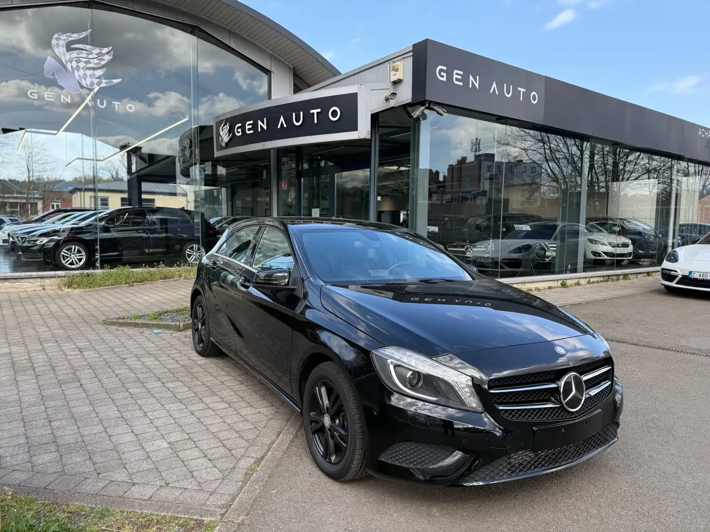 Mercedes-Benz A 180 CDI Automatique GPS Xenon Semi Cuir PDC Noir - 1