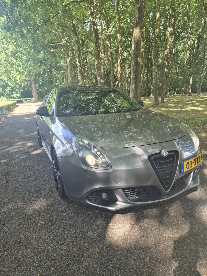 Alfa Romeo Giulietta 1.4 T Distinctive Gris - 2