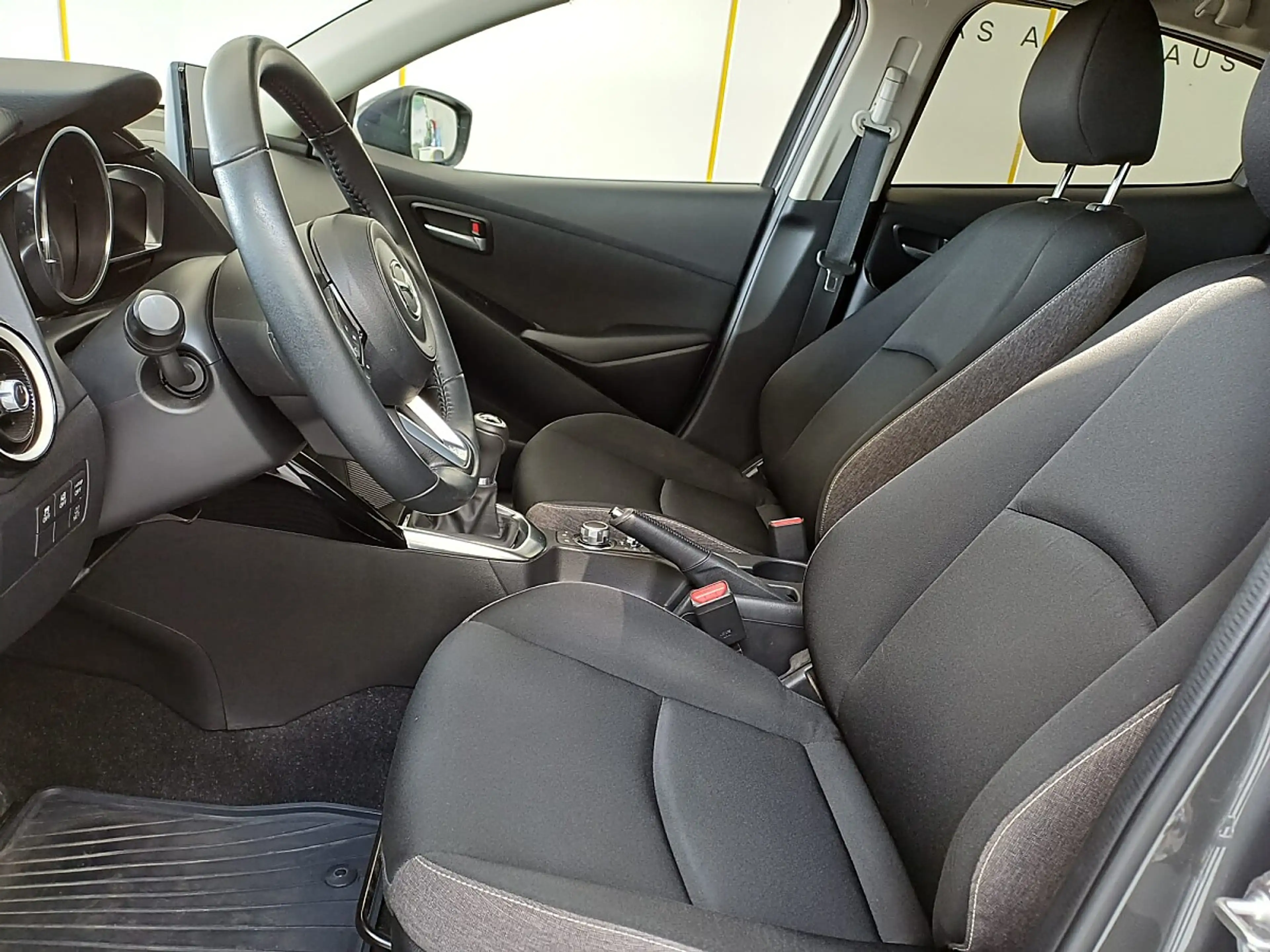 Mazda 2 Mazda2 e-Skyactiv G90 Exclusive Line — photo 13