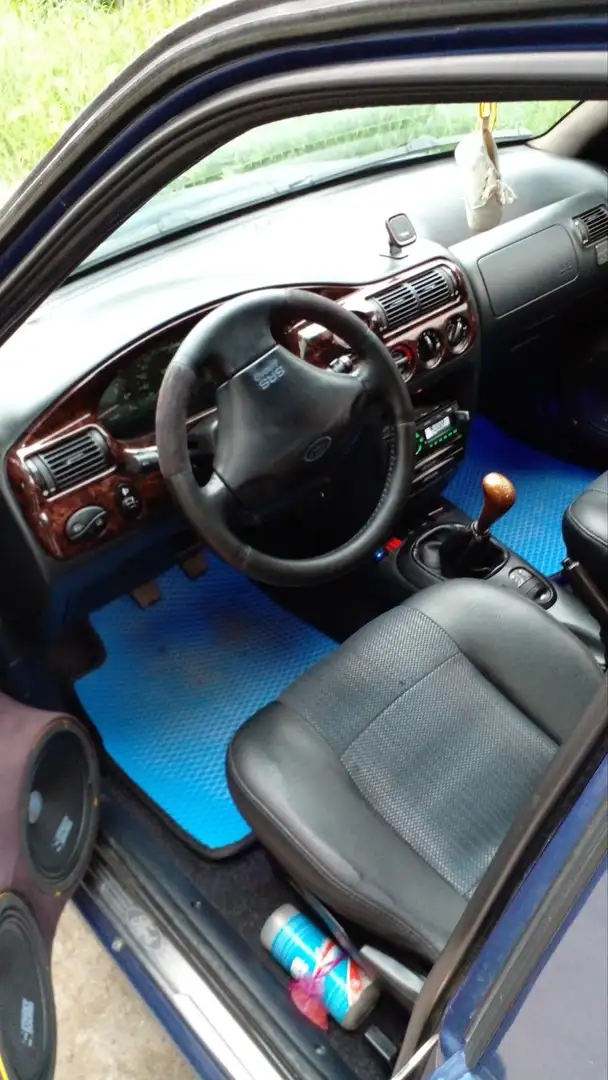 Ford Escort Ghia - 1