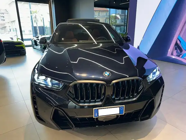 BMW X6 view 4