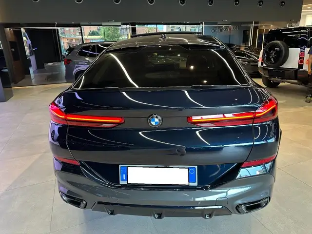 BMW X6 view 5
