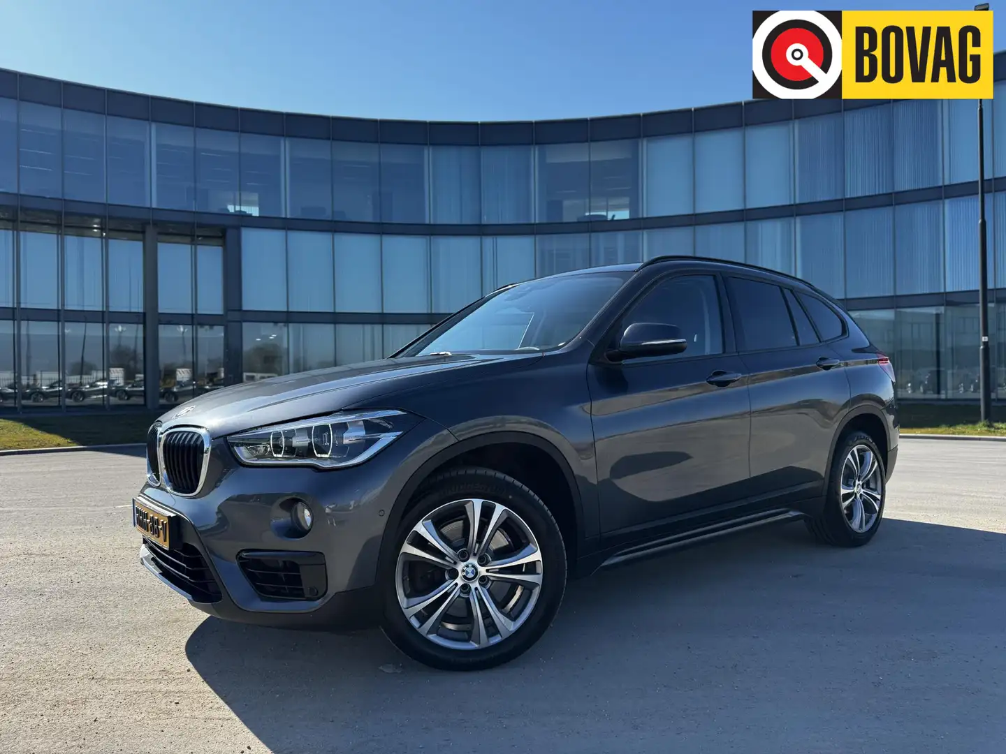 BMW X1 sDrive20i Executive Grijs - 1