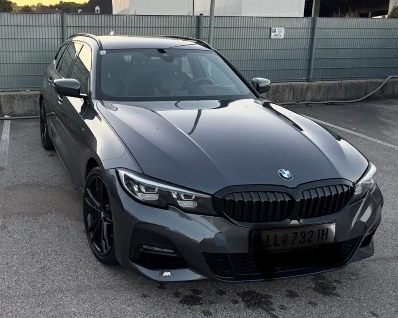 BMW 330 330e PHEV xDrive Touring Aut. Grau - 1