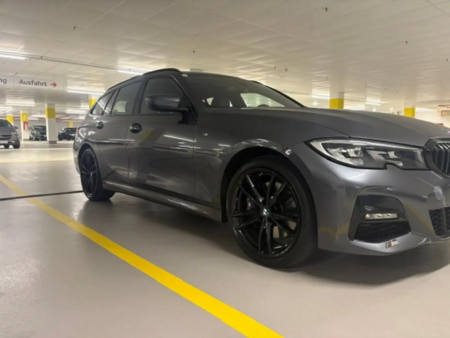BMW 330 330e PHEV xDrive Touring Aut. Grau - 2