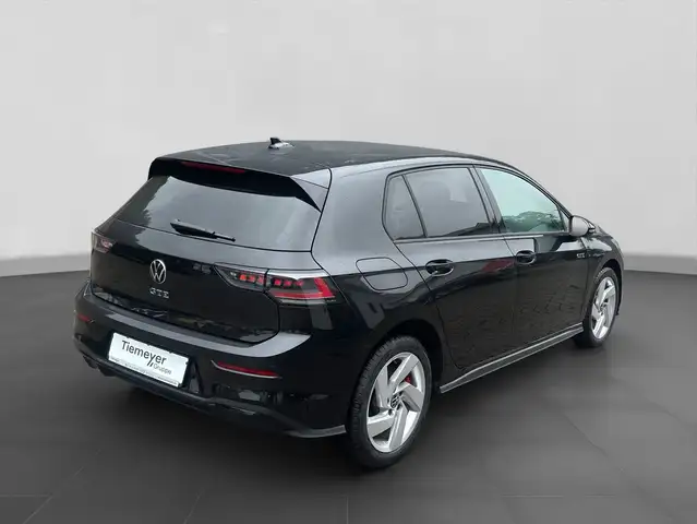 Volkswagen Golf view 3