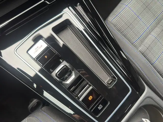 Volkswagen Golf view 11