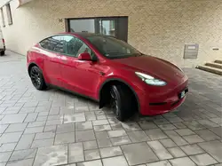 Tesla Model Y in Rot gebraucht kaufen - AutoScout24