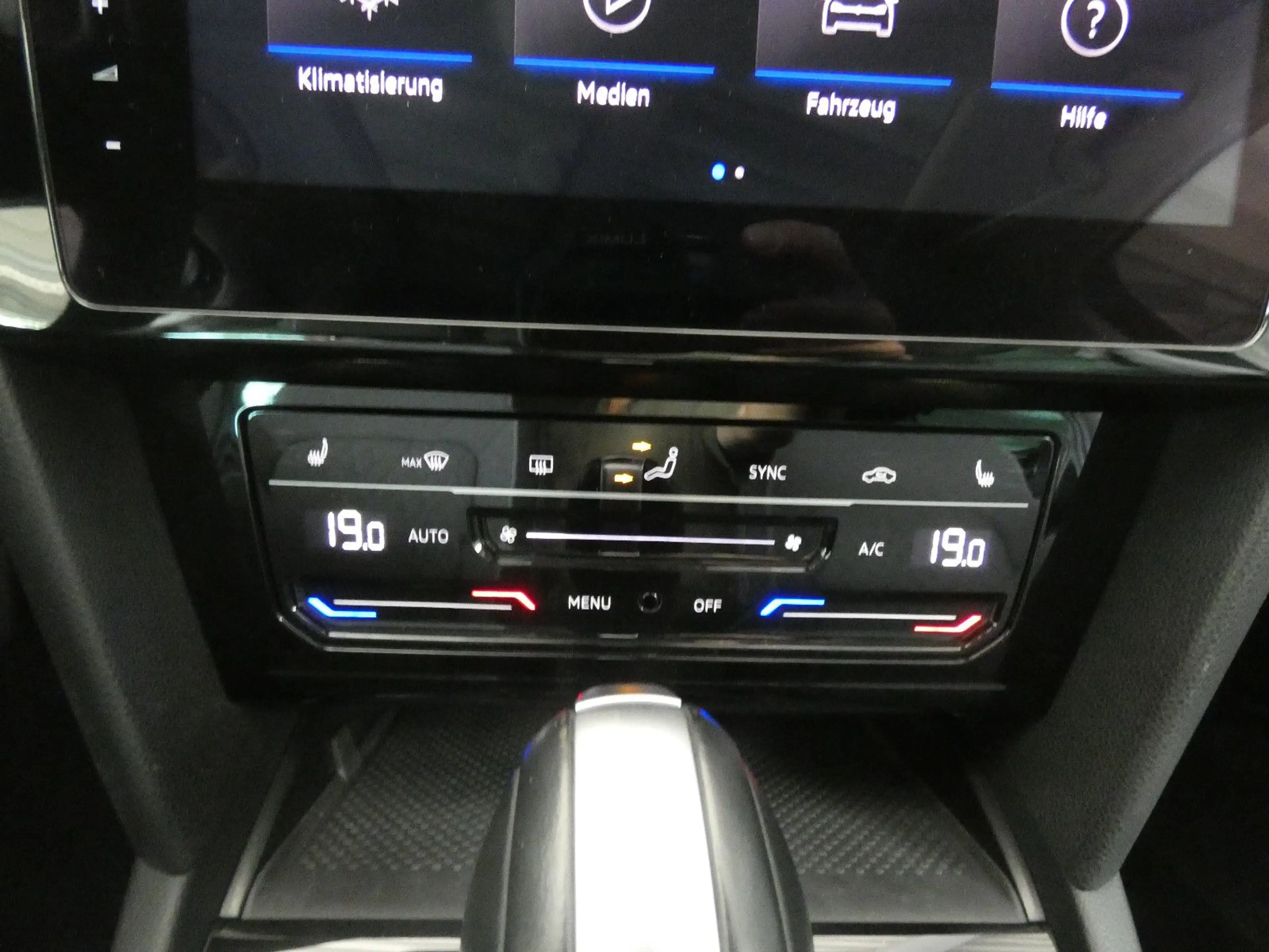 Volkswagen Passat Variant Business — photo 16