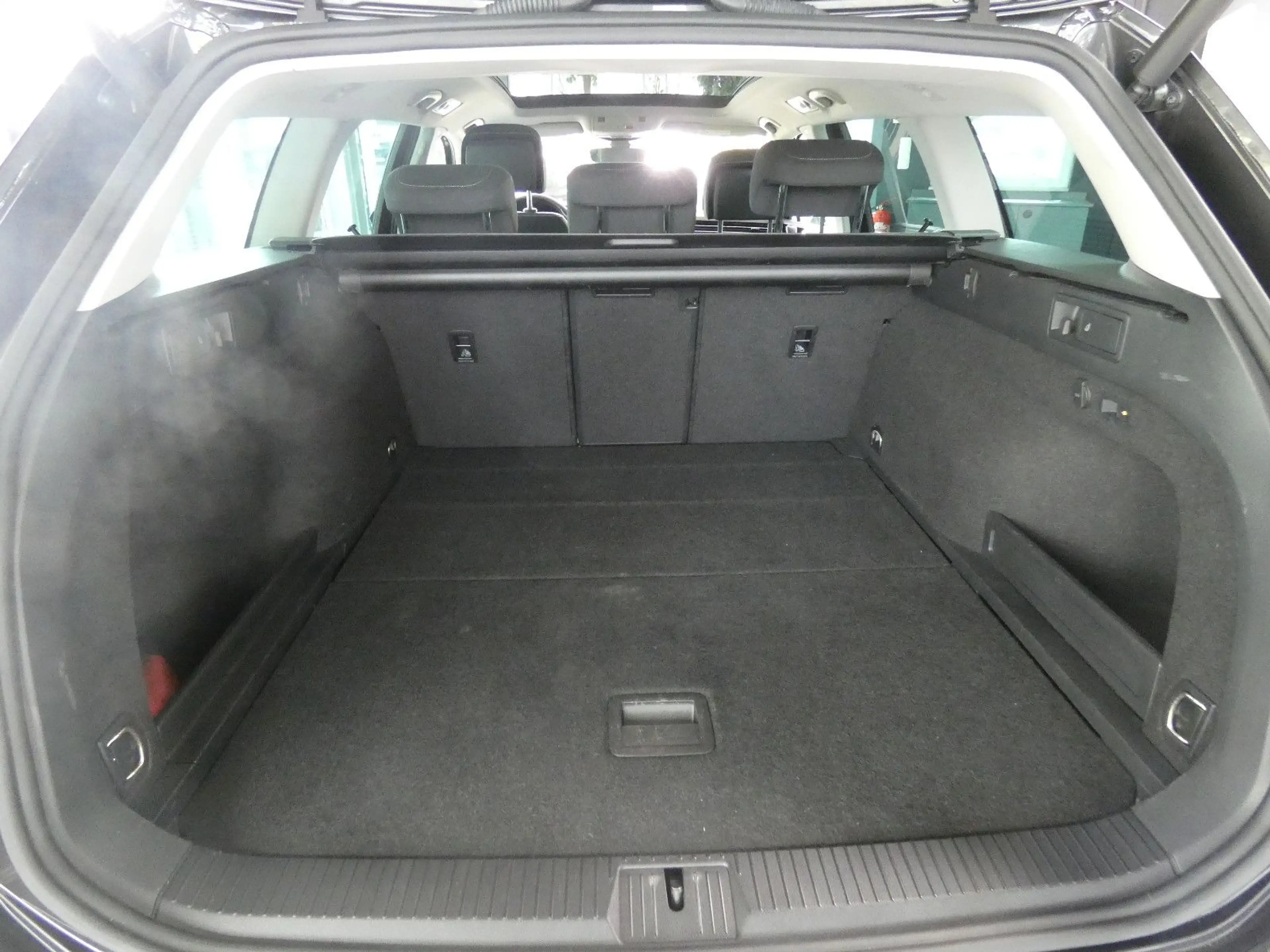 Volkswagen Passat Variant Business — photo 9