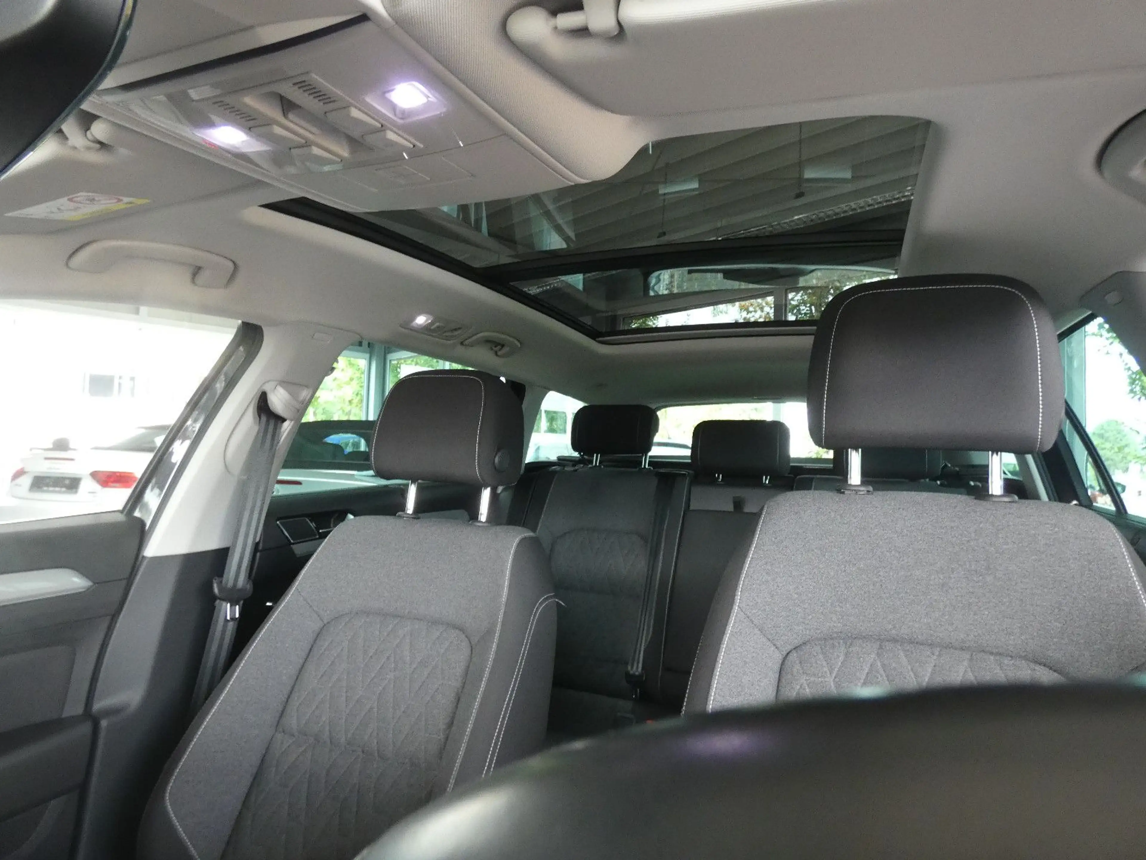 Volkswagen Passat Variant Business — photo 13
