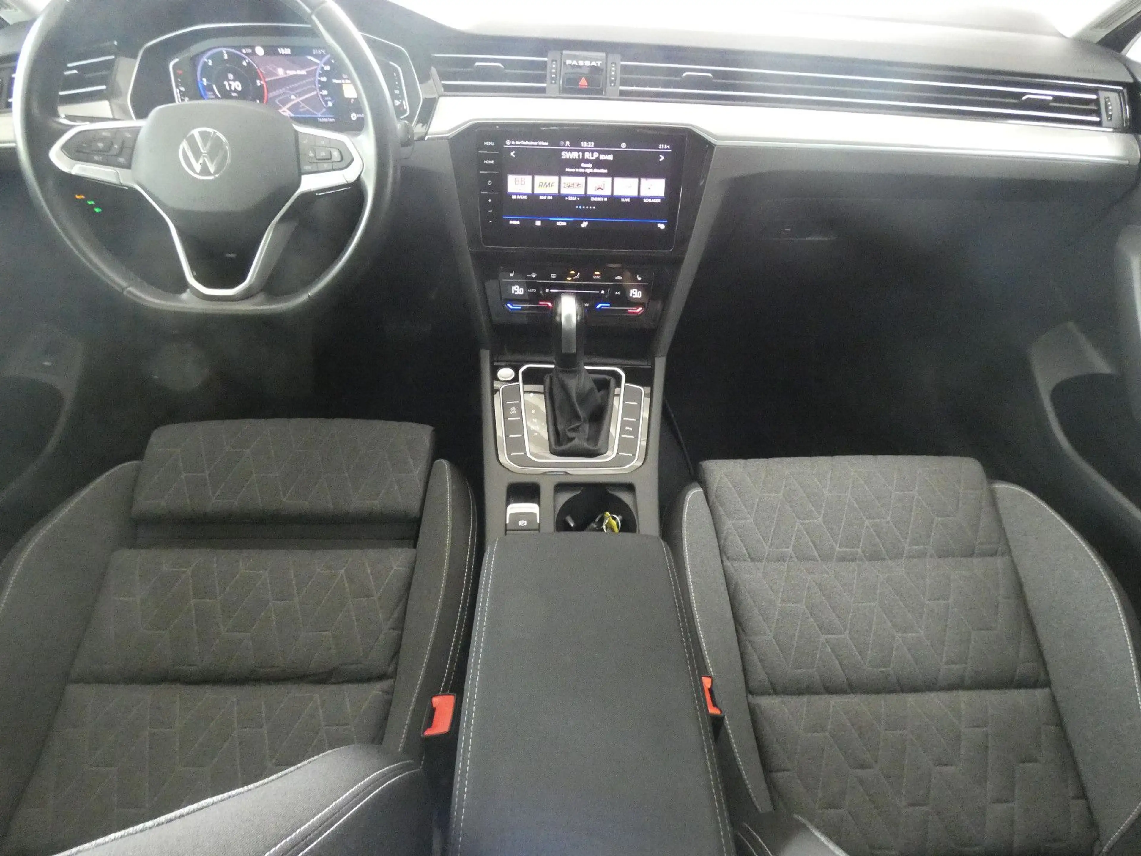Volkswagen Passat Variant Business — photo 14