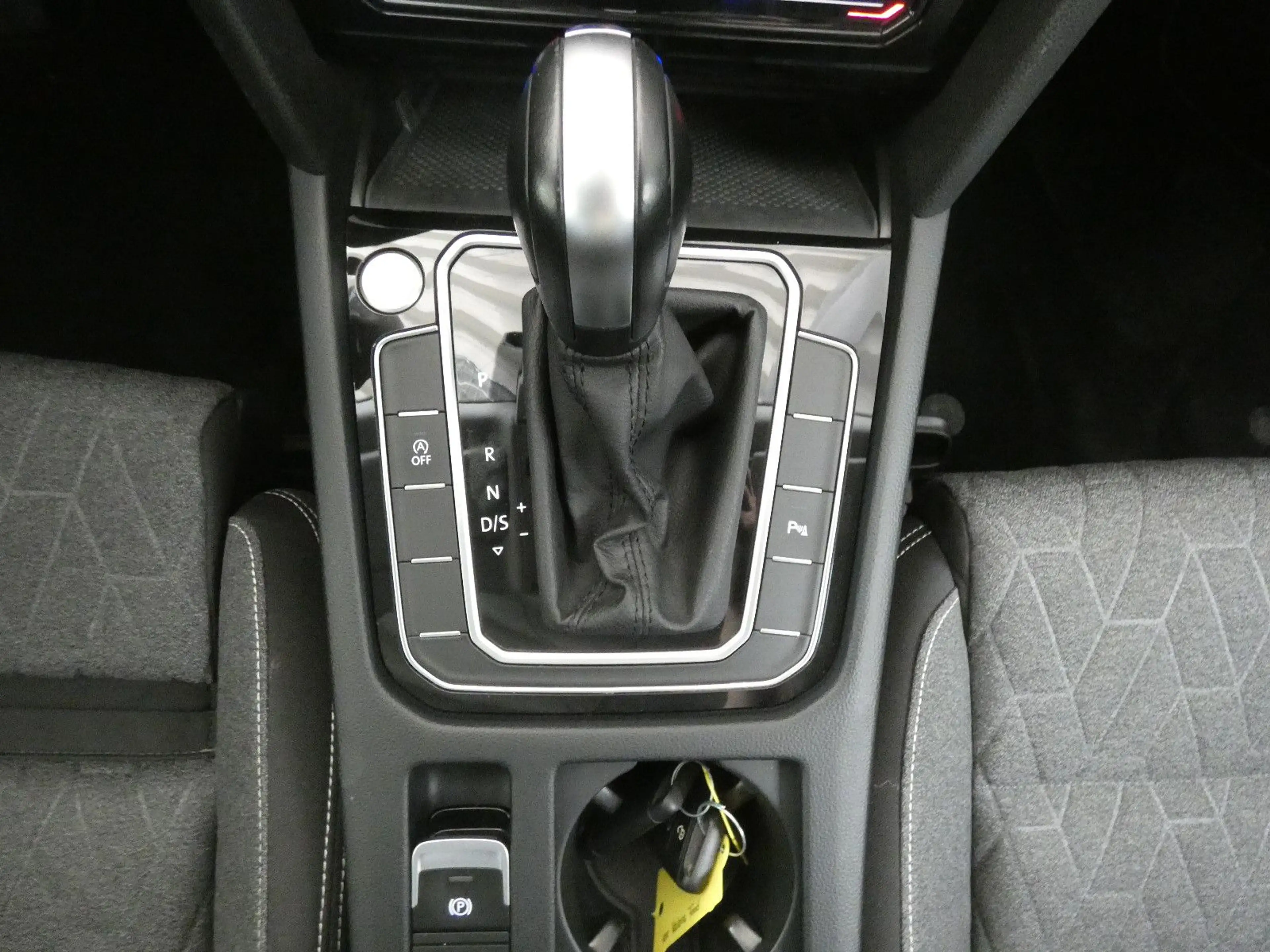 Volkswagen Passat Variant Business — photo 17