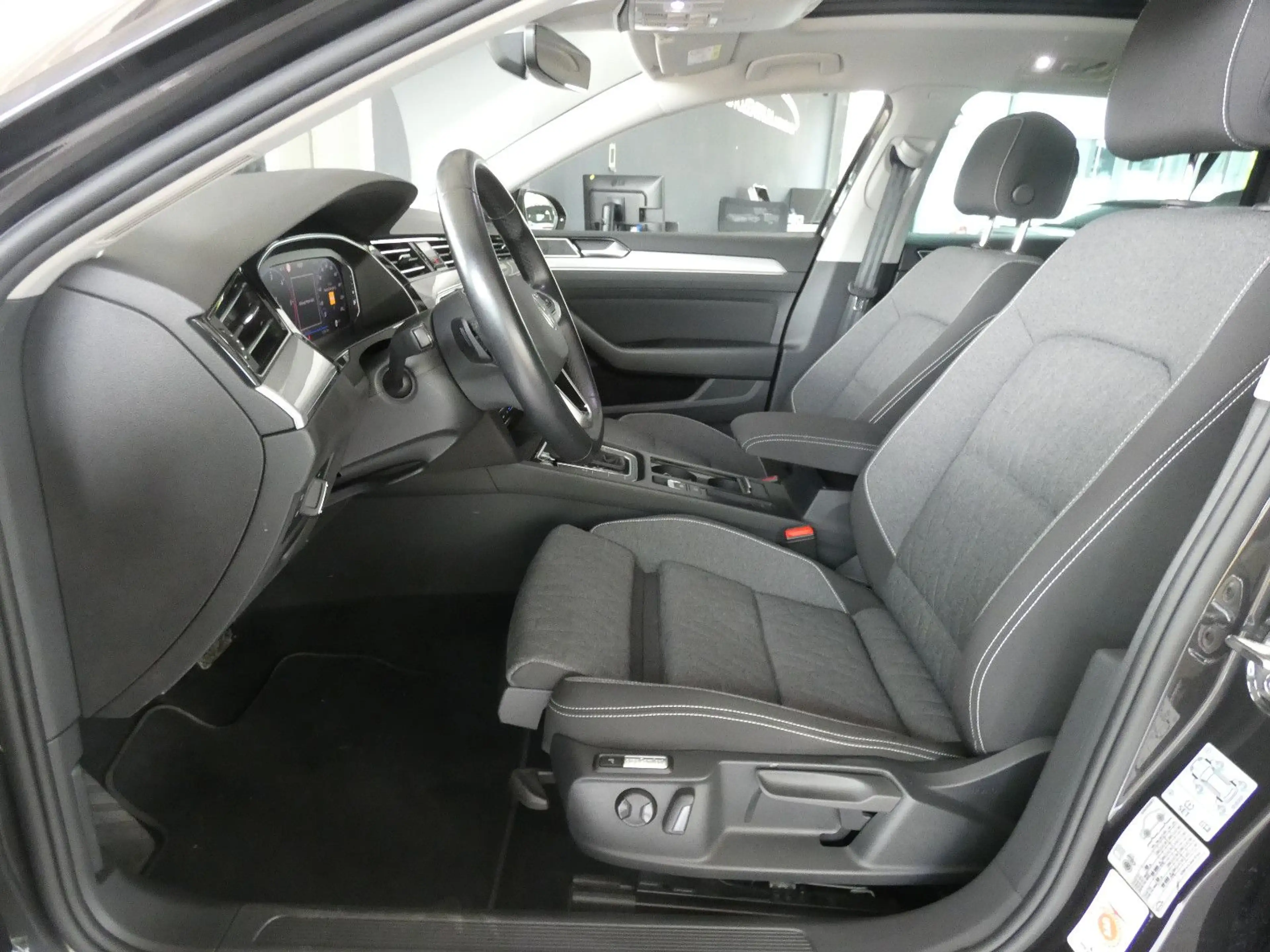Volkswagen Passat Variant Business — photo 11