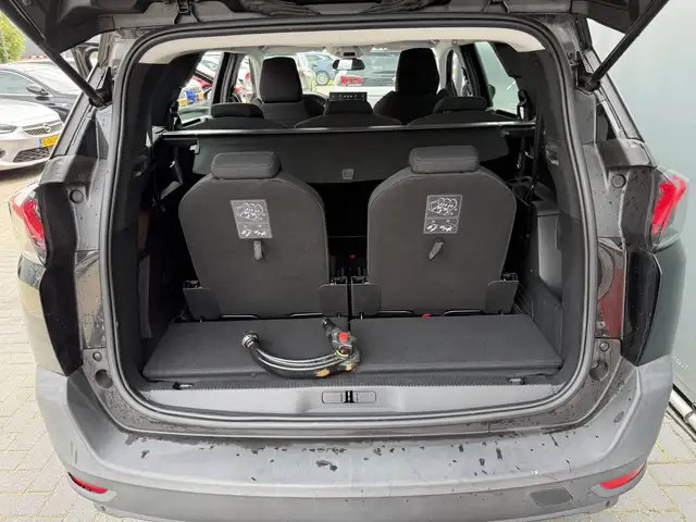 Peugeot 5008 view 8