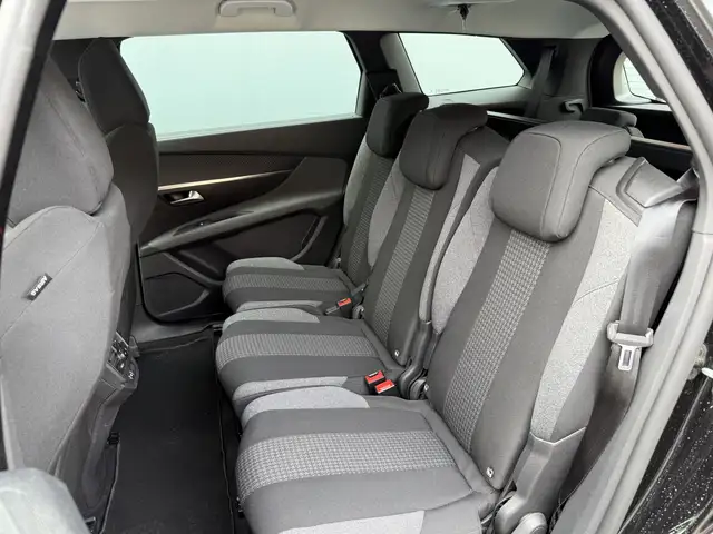 Peugeot 5008 view 6