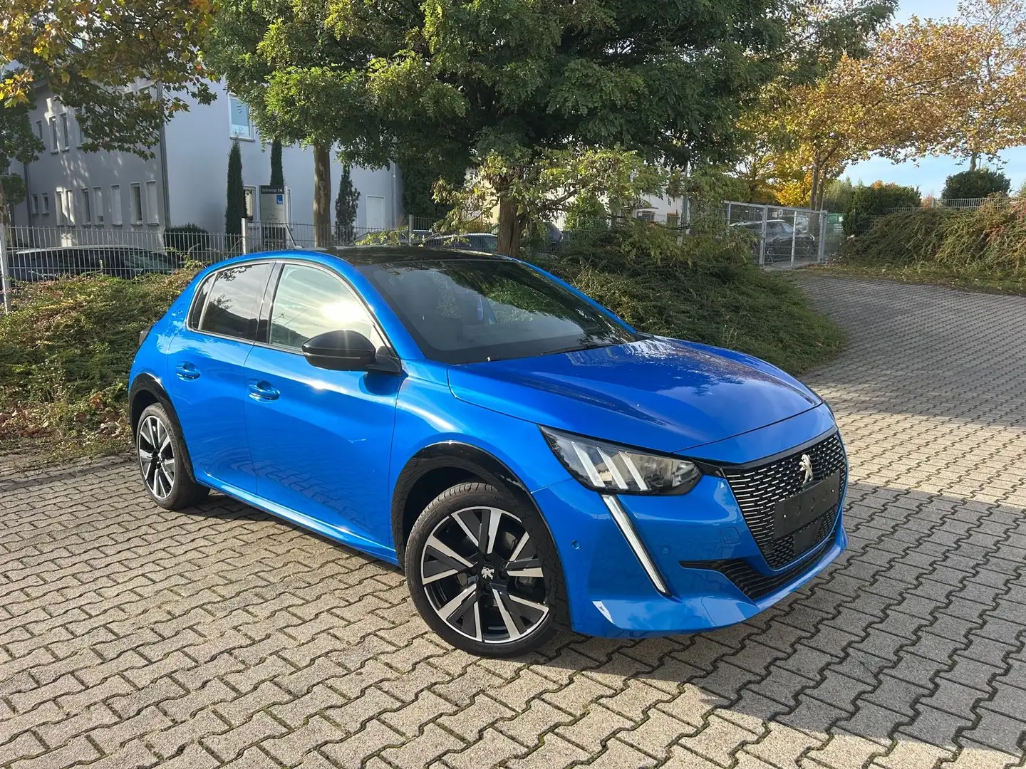 Peugeot 208 GT Navi LED Panorama Bleu - 2