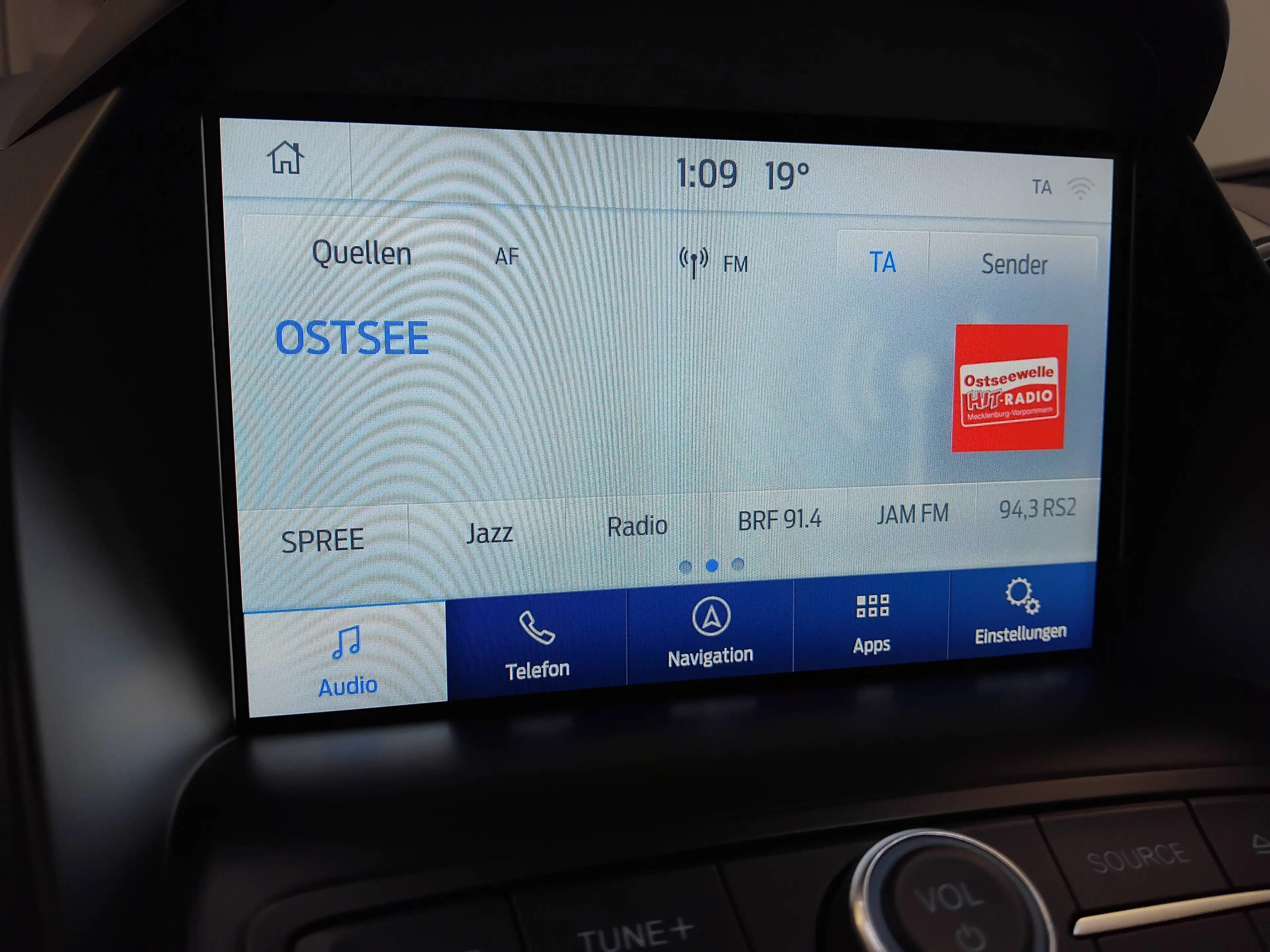 Ford C-Max 1.5 EcoBoost Titanium — photo 12