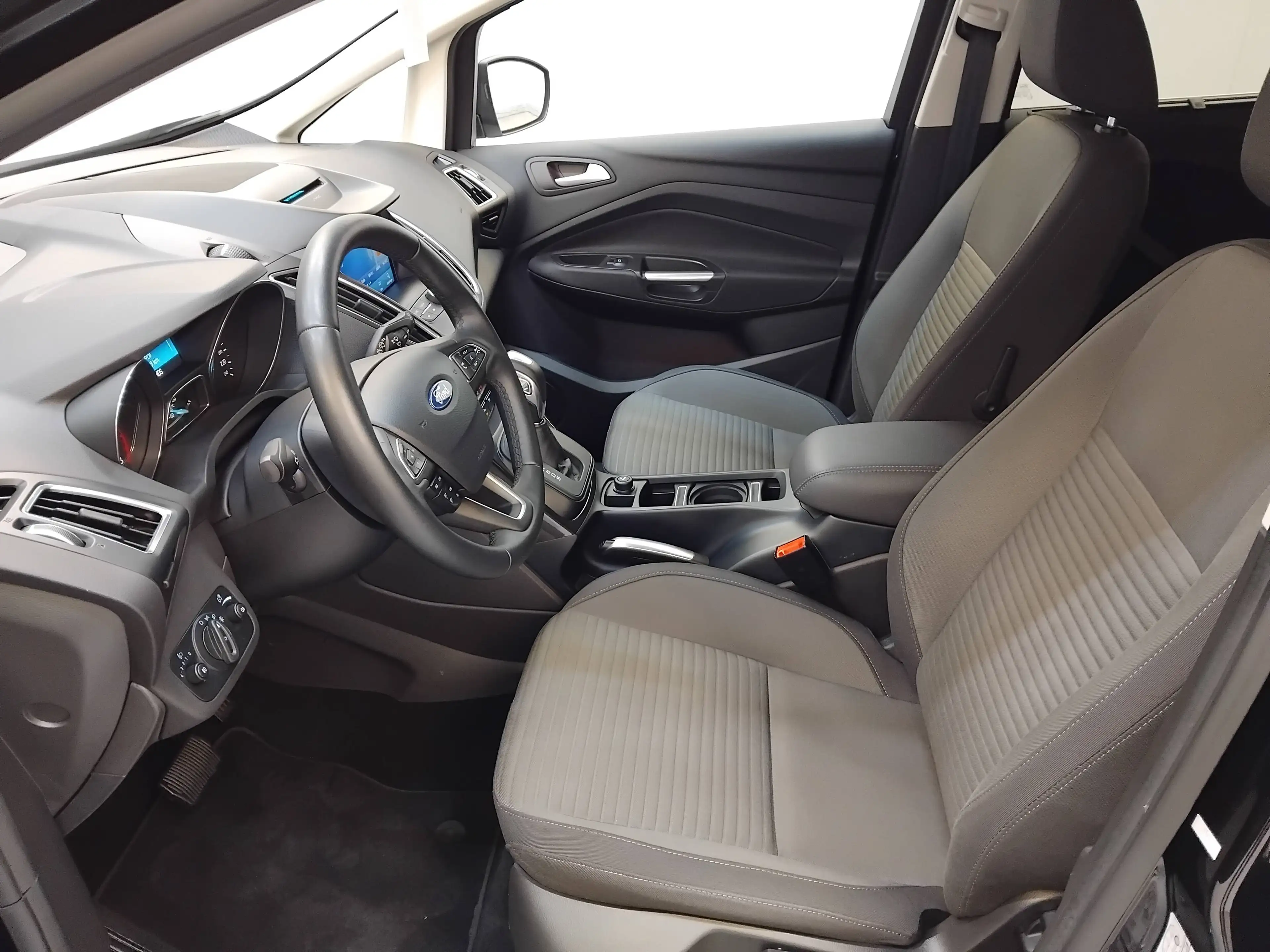 Ford C-Max 1.5 EcoBoost Titanium — photo 10