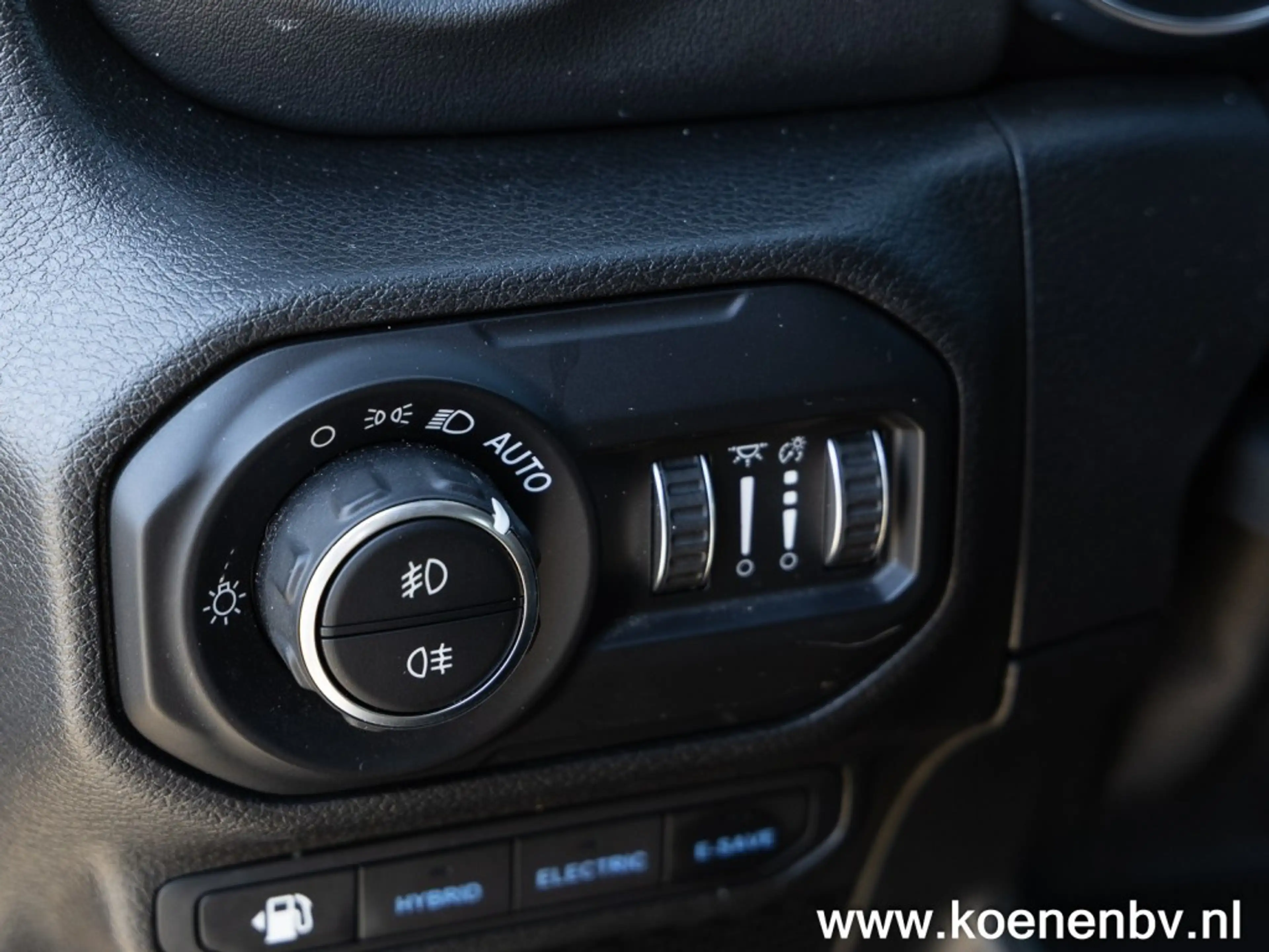 Jeep Wrangler 4xE 380 4wd Autom. Sahara CLIMA / LEER / ADAPT. C — photo 42