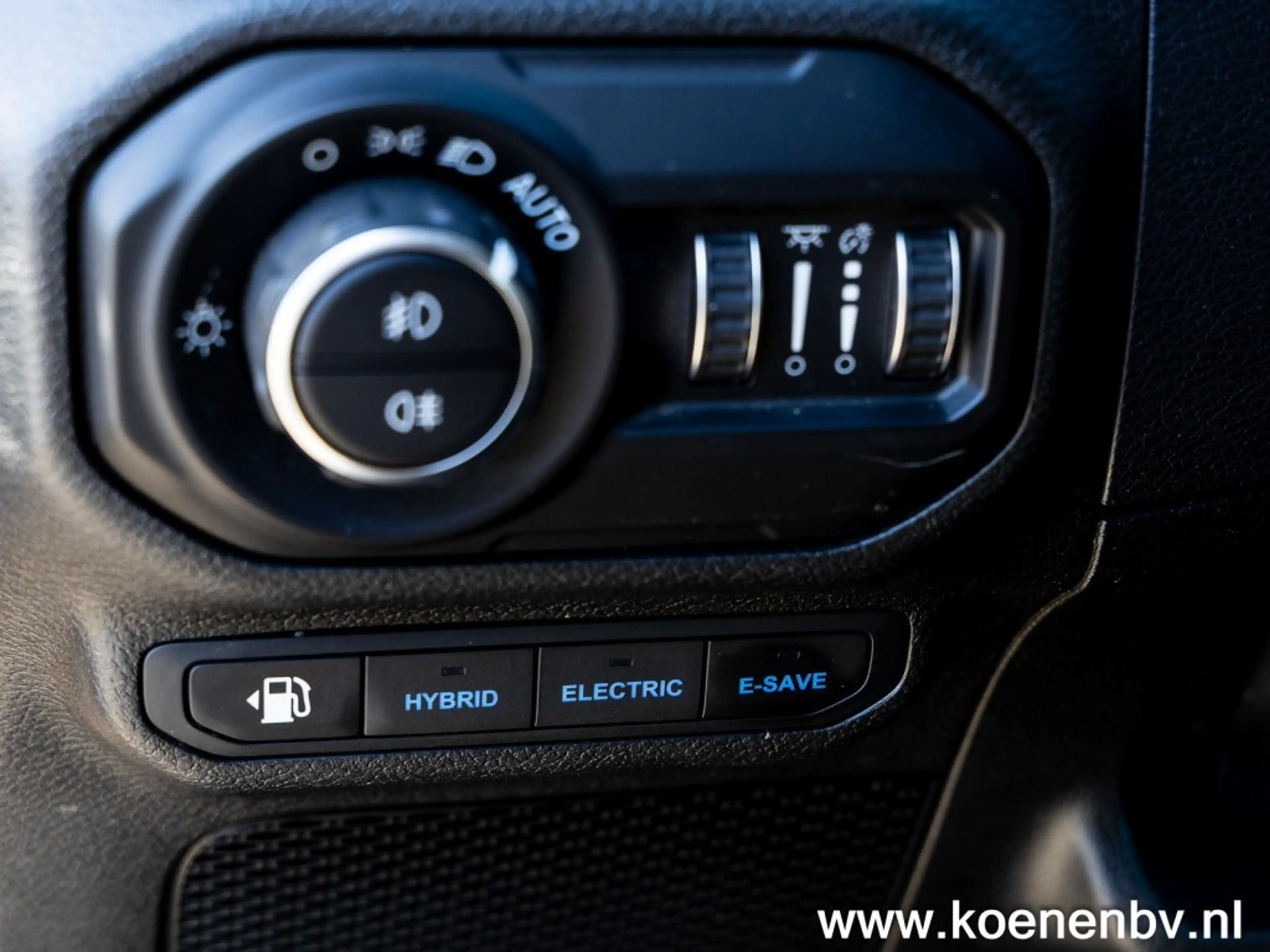Jeep Wrangler 4xE 380 4wd Autom. Sahara CLIMA / LEER / ADAPT. C — photo 41