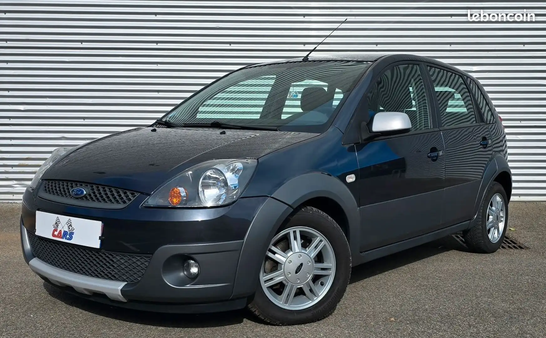 Ford Fiesta 1.4 TDCi X-road 68cv Gris - 1