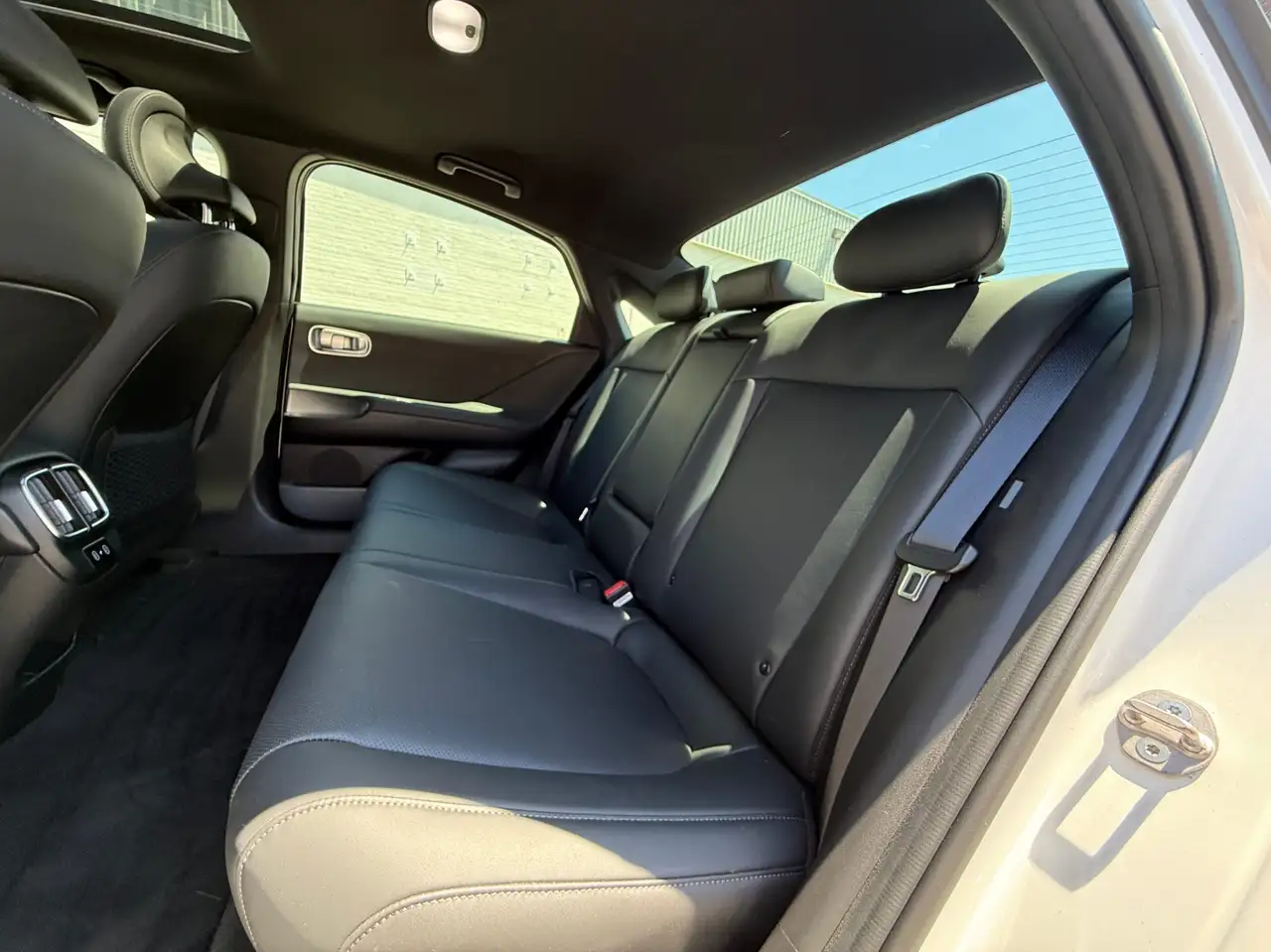 Hyundai IONIQ 6 снимка Hyundai IONIQ 6