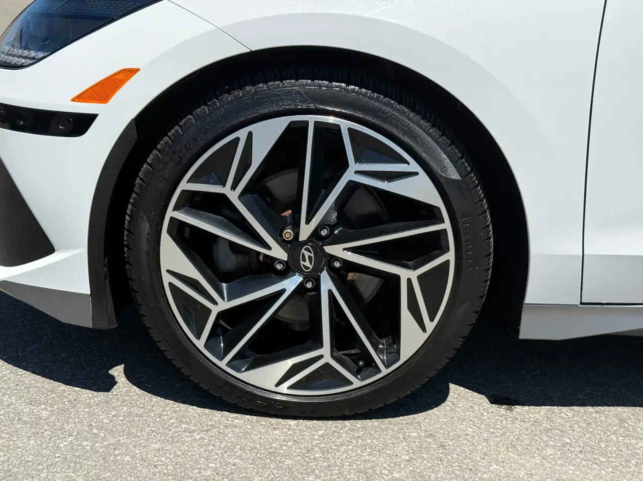 Hyundai IONIQ 6 снимка Hyundai IONIQ 6