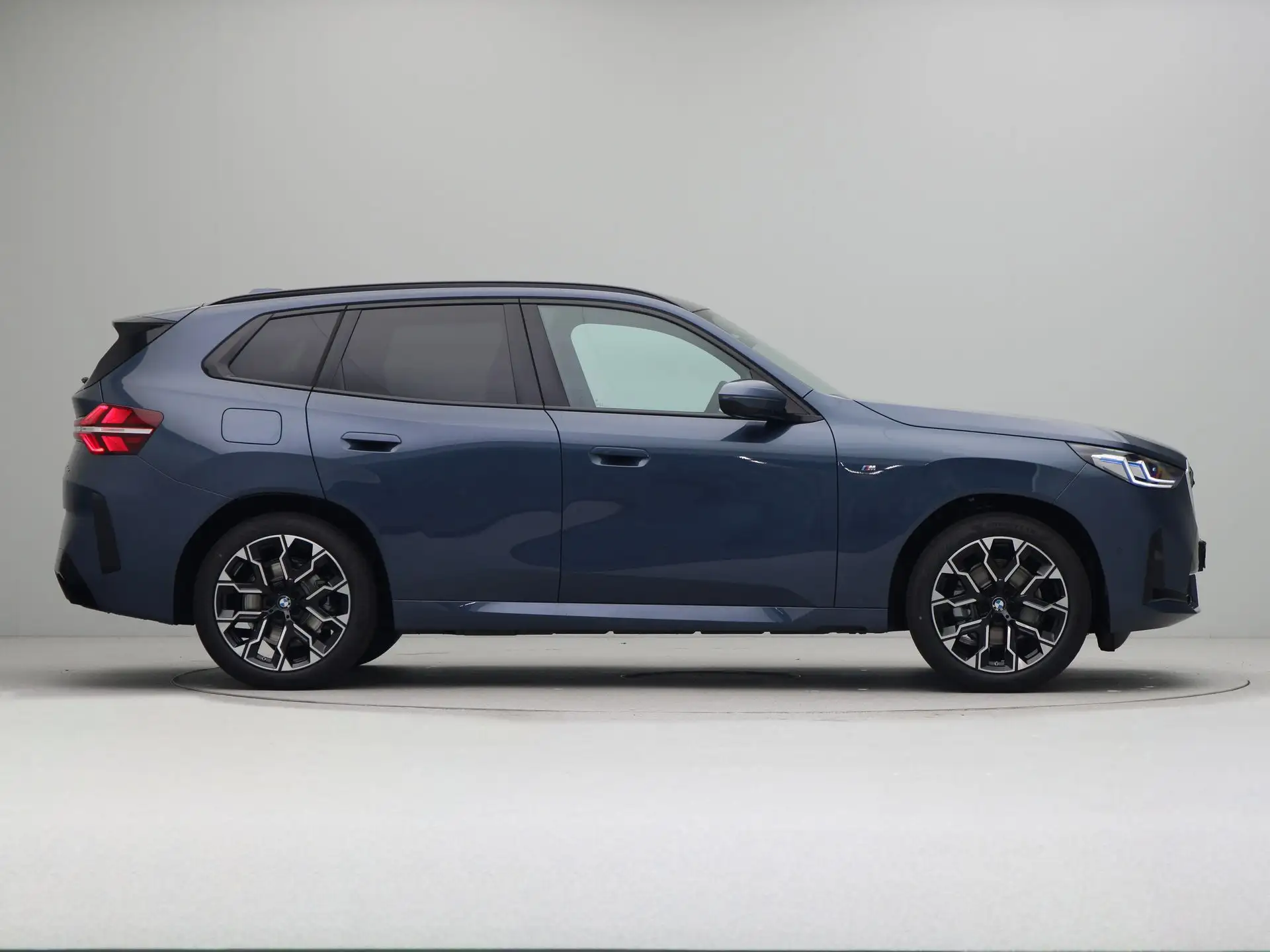 BMW X3 30e 2026 네이비 사진 4