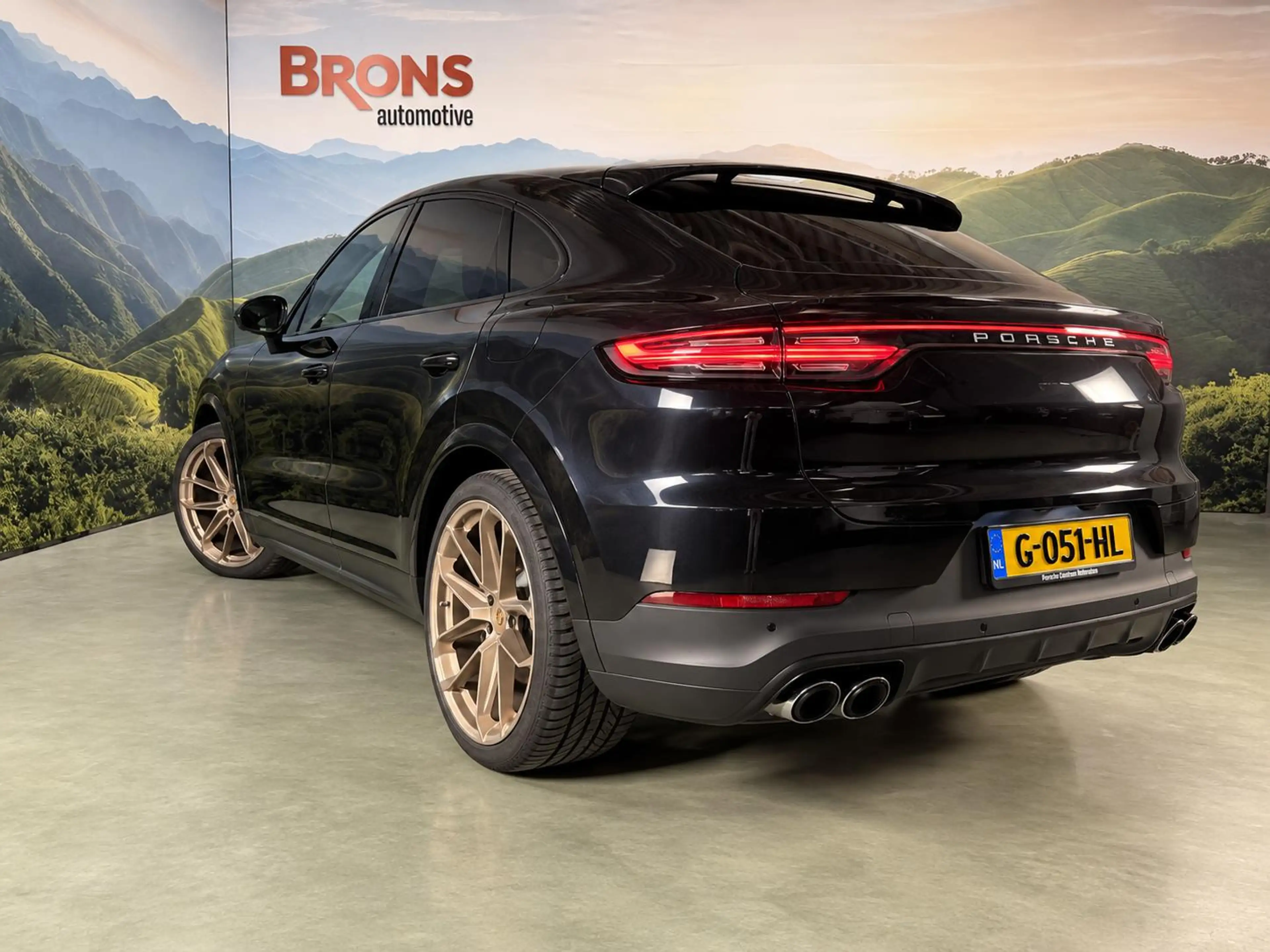 Porsche Cayenne Coupé 3.0 E-Hybrid luchtvering l trekhaak l Pano l — photo 12