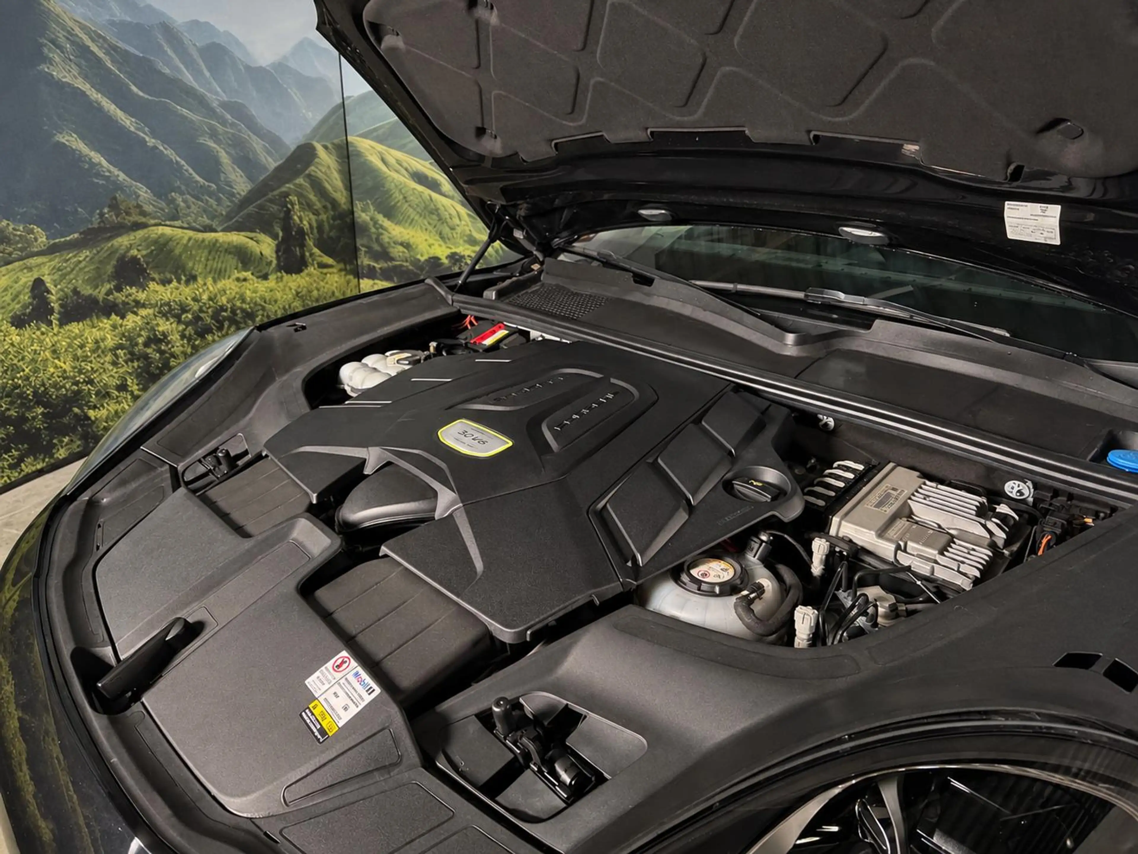 Porsche Cayenne Coupé 3.0 E-Hybrid luchtvering l trekhaak l Pano l — photo 8