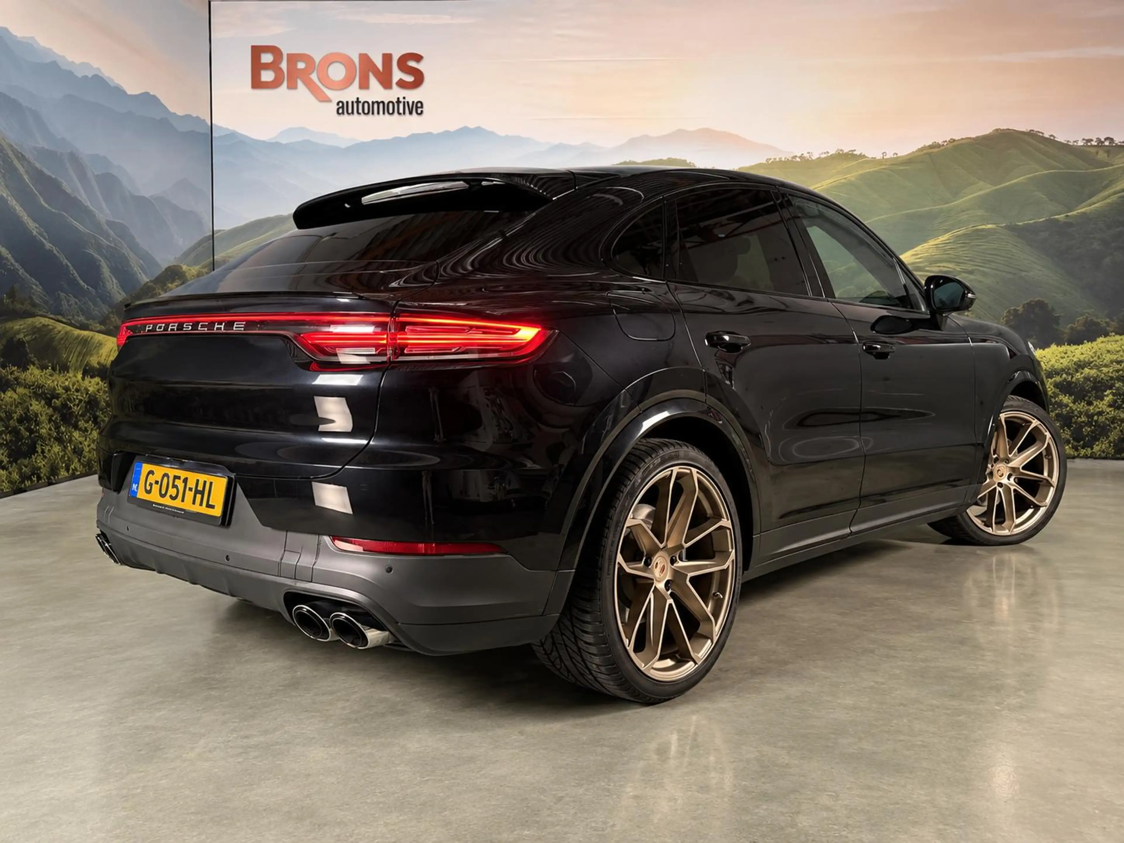 Porsche Cayenne Coupé 3.0 E-Hybrid luchtvering l trekhaak l Pano l — photo 13