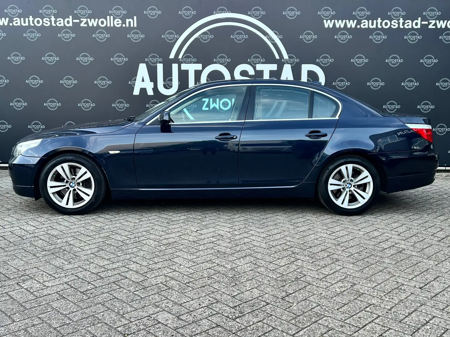 BMW 525 5-serie 525i Business Line Automaat/NL-Auto/1ste E Blauw - 2