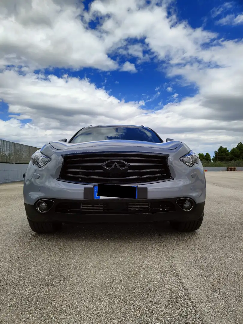 Infiniti QX70 S design - 1