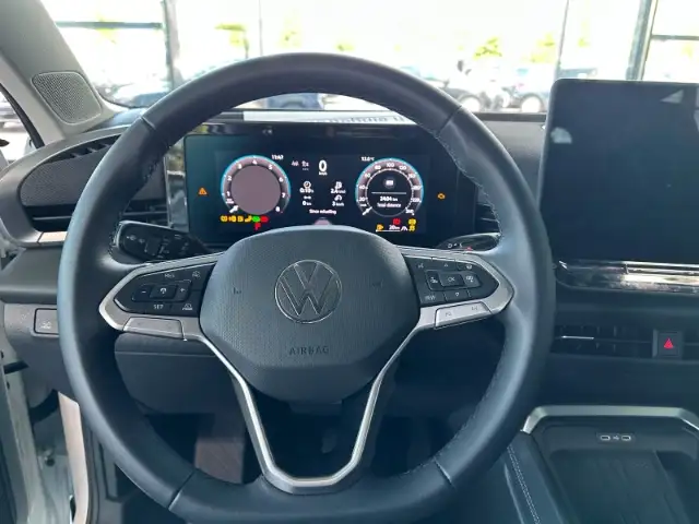 Volkswagen T-Roc view 10