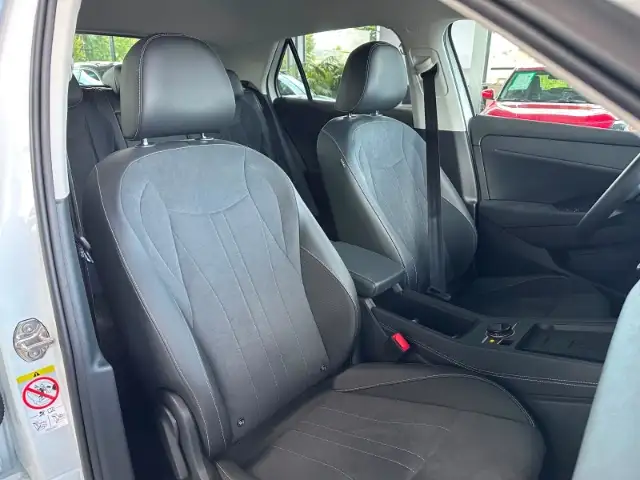 Volkswagen T-Roc view 13