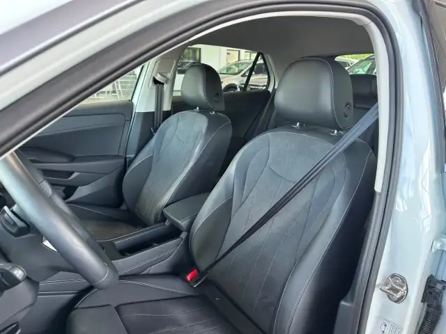 Volkswagen T-Roc view 11
