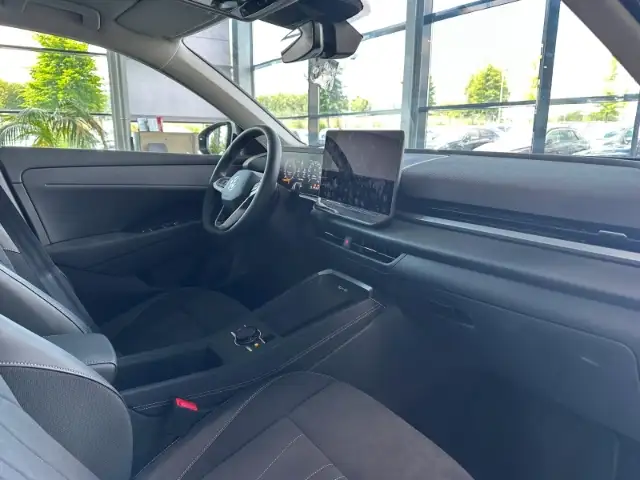Volkswagen T-Roc view 14