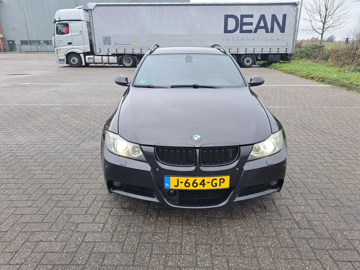 BMW 325 325i High Executive Zwart - 2