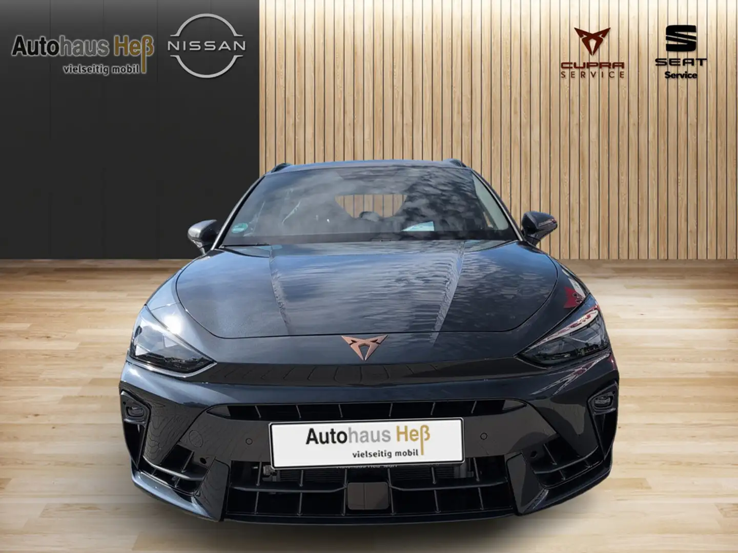 CUPRA Leon Sportstourer TSI 2.0 TSI 245 kW 4Drive VZ Grau - 2